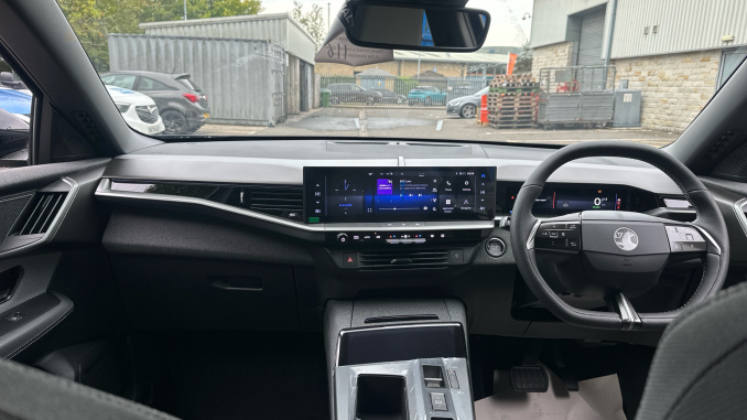 Vauxhall Grandland 157kW GS 73kWh 5dr Auto Electric Hatchback - Image 10